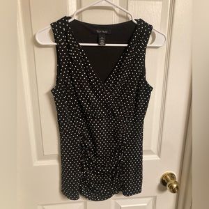 WHBM  | Black &  White Top V Neck & Detailing for slimming effect XS EUC